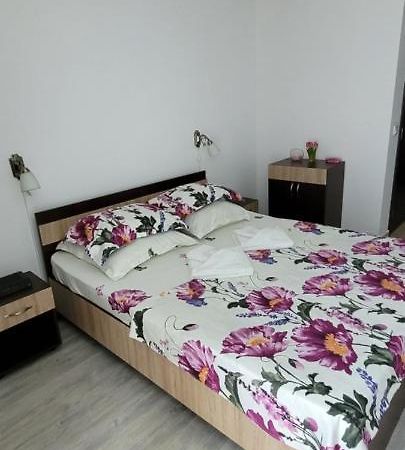 Garsoniera Saturn Apartment Мангалия Екстериор снимка